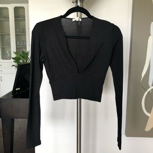Aritzia Wilfred Free Crop V-Neck